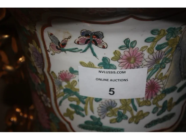 Chinese vaas op houten sokkel afm. h 122 cm - afbeelding 2 van  4