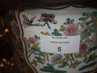 Chinese vaas op houten sokkel afm. h 122 cm - afbeelding 2 van  4