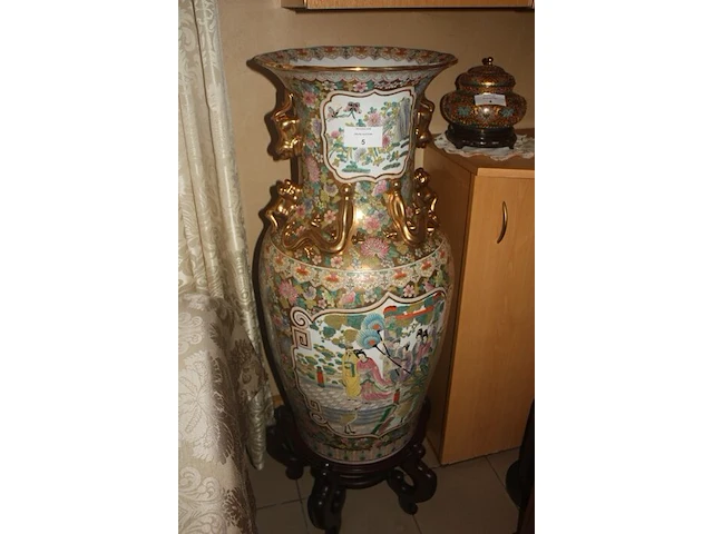 Chinese vaas op houten sokkel afm. h 122 cm - afbeelding 3 van  4