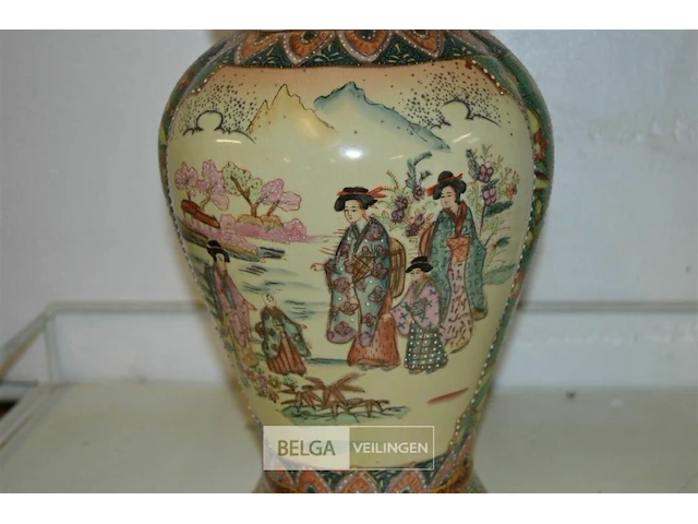 Chinese vaas satsuma h=45cm 5 mensen bij meer - afbeelding 3 van  3
