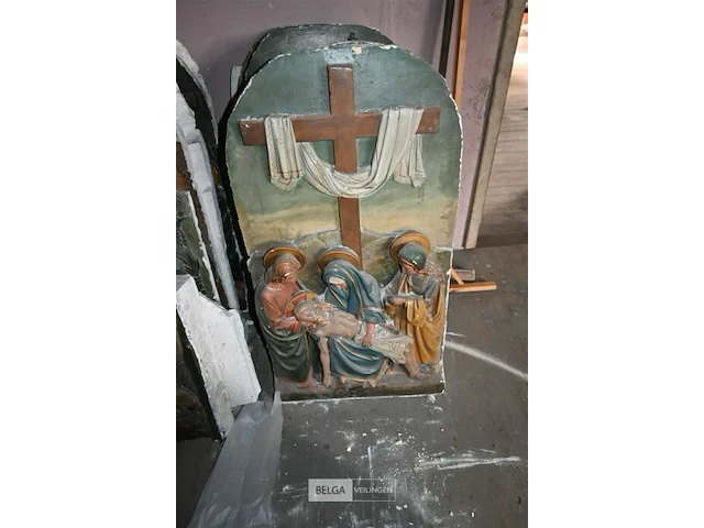 Christus kruistocht in plaaster beelden - afbeelding 3 van  6