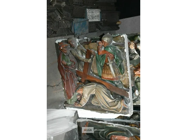 Christus kruistocht in plaaster beelden - afbeelding 5 van  6