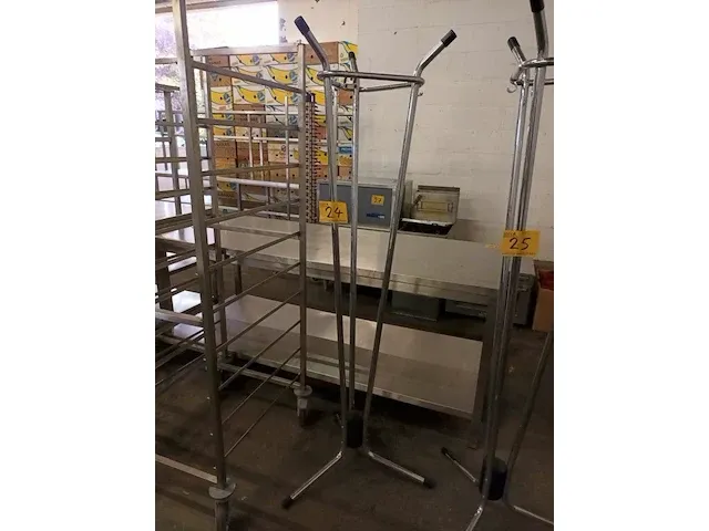 Chromé staande kapstok - afbeelding 1 van  3