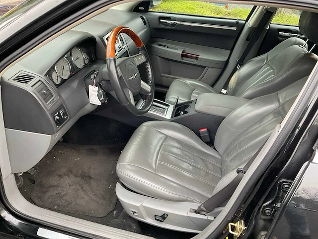 Chrysler 300 personenauto - afbeelding 4 van  29