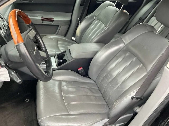Chrysler 300 personenauto - afbeelding 5 van  29
