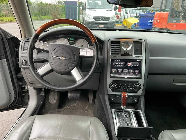 Chrysler 300 personenauto - afbeelding 6 van  29