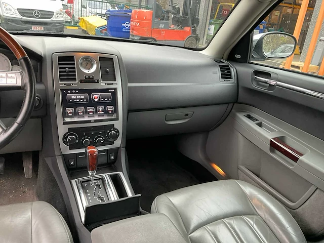 Chrysler 300 personenauto - afbeelding 7 van  29