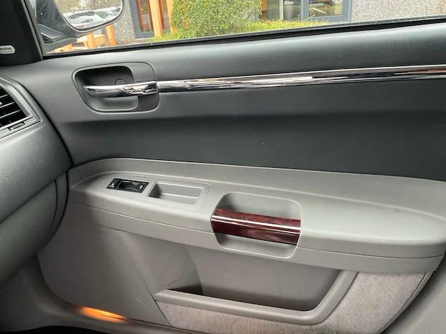 Chrysler 300 personenauto - afbeelding 14 van  29