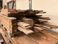 Circa 1 kuub diverse cederhouten balken en planken - afbeelding 5 van  10