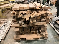 Circa 1 kuub diverse eiken balken en planken - afbeelding 2 van  7