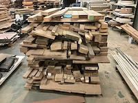 Circa 1 kuub diverse eiken balken en planken - afbeelding 5 van  7