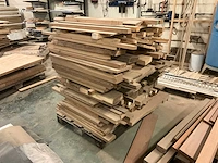 Circa 1 kuub diverse eiken balken en planken - afbeelding 6 van  7