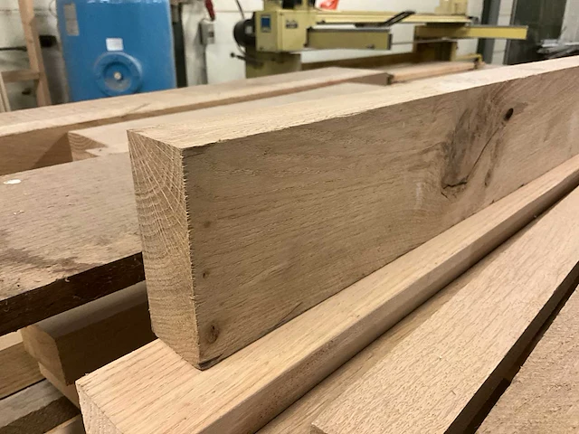Circa 1 kuub diverse eiken balken en planken - afbeelding 7 van  7