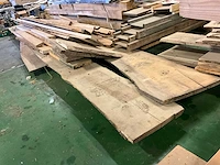 Circa 1 kuub diverse houten balken en planken. - afbeelding 1 van  6