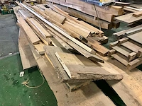 Circa 1 kuub diverse houten balken en planken. - afbeelding 3 van  6