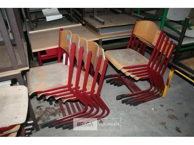 Circa 10 stapelbare stoelen - afbeelding 1 van  4