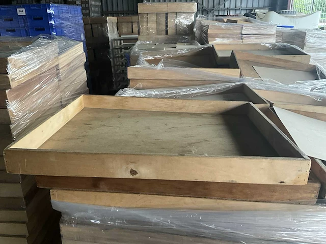 Circa 100 diverse houten bakjes - afbeelding 2 van  7