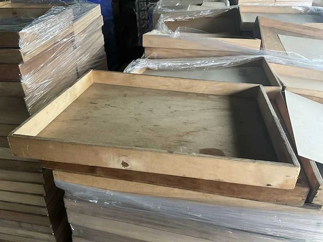 Circa 120 diverse houten bakjes - afbeelding 1 van  7