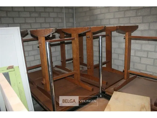 Circa 13 houten tafeltjes - afbeelding 1 van  6