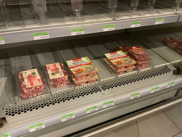 Circa 1800 stuks diverse zuivel, vlees, kaas en diepvriesproducten - afbeelding 69 van  108