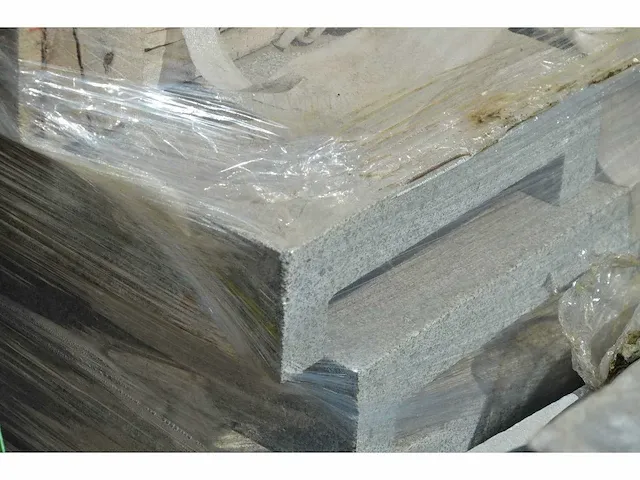 Circa 19,5 m muurafdekking u-profiel 28/21x8/4cm - afbeelding 3 van  5