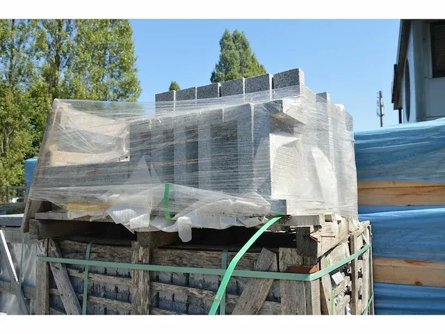 Circa 19,5 m muurafdekking u-profiel 28/21x8/4cm - afbeelding 4 van  5