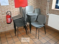 Circa 24 stapelstoelen - afbeelding 1 van  5