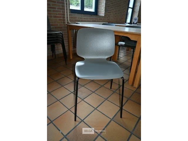 Circa 24 stapelstoelen - afbeelding 4 van  5