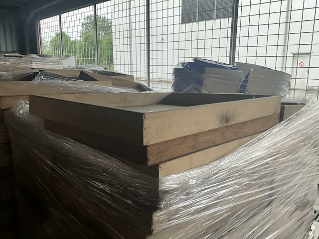 Circa 240 diverse houten bakjes - afbeelding 7 van  9