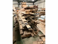 Circa 2,5 kuub diverse dennenhouten balken - afbeelding 7 van  8