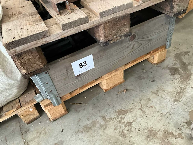 Circa 50 zware bouten friedberg in palletringbox - afbeelding 6 van  6