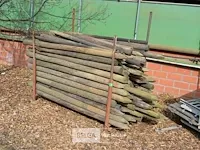 Circa 60 gepunte houten palen voor elektrische weide afsluiting - afbeelding 1 van  2