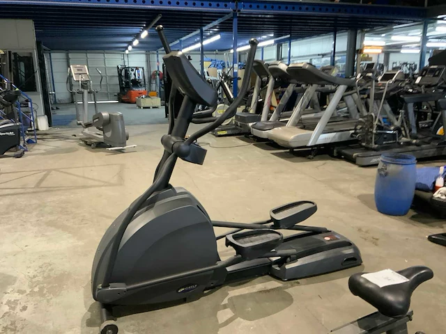 Circle fitness commercial elliptical crosstrainer - afbeelding 1 van  6
