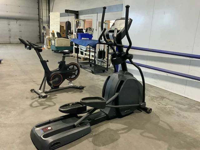 Circle fitness commercial elliptical crosstrainer - afbeelding 3 van  6