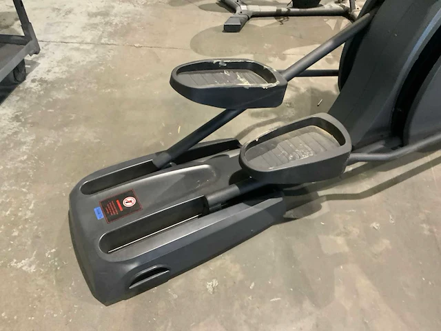 Circle fitness commercial elliptical crosstrainer - afbeelding 2 van  6