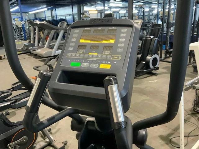 Circle fitness commercial elliptical crosstrainer - afbeelding 3 van  6