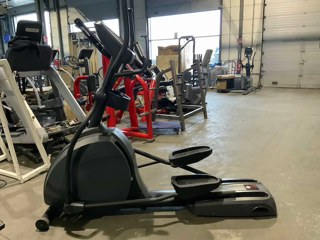 Circle fitness commercial elliptical crosstrainer - afbeelding 5 van  6