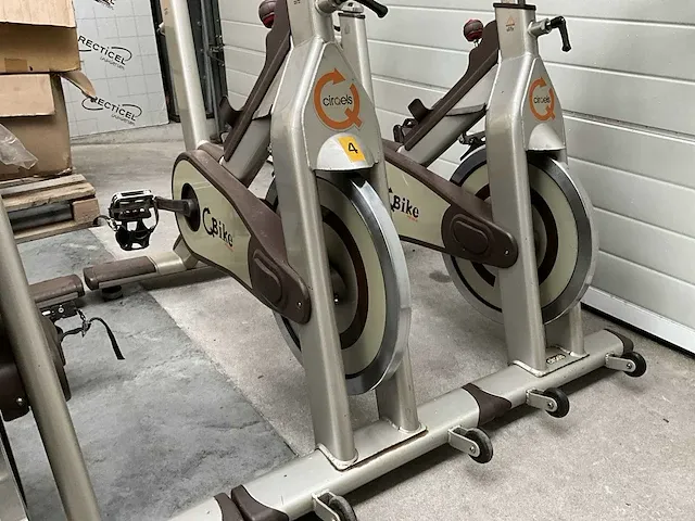 Cirqles q bike premium spinningbike (2x) - afbeelding 3 van  6