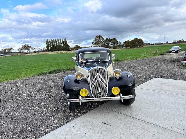 Citroen - 11cv - traction avant 11bl - oldtimer - afbeelding 1 van  49