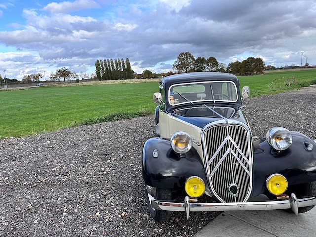Citroen - 11cv - traction avant 11bl - oldtimer - afbeelding 12 van  49