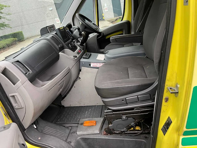 Citroen - 2010 - jumper - ambulance - personenauto - afbeelding 13 van  25