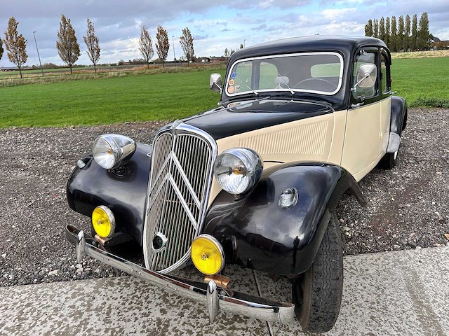 Citroen - traction avant 11bl - oldtimer - afbeelding 9 van  46