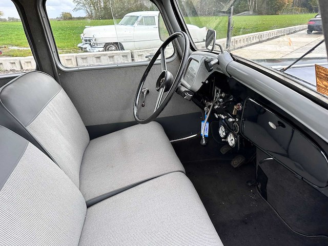 Citroen - traction avant 11bl - oldtimer - afbeelding 21 van  46