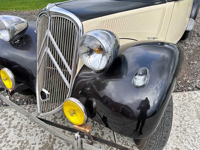 Citroen - traction avant 11bl - oldtimer - afbeelding 32 van  46