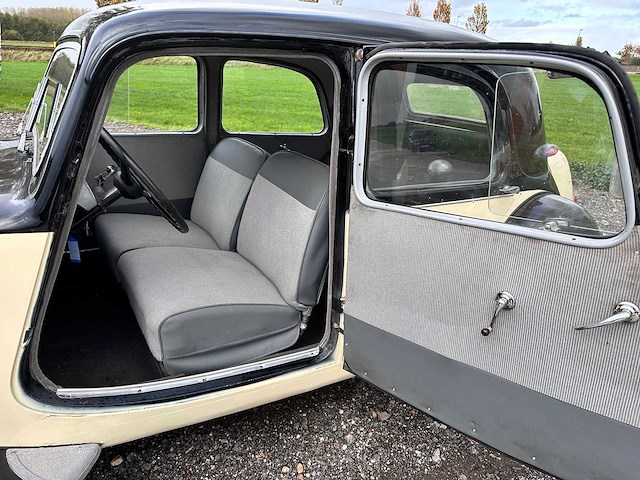 Citroen - traction avant 11bl - oldtimer - afbeelding 33 van  46