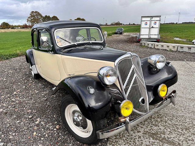 Citroen - traction avant 11bl - oldtimer - afbeelding 34 van  46