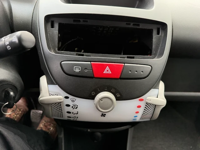 Citroen c1 1.0i attraction, 2013 - afbeelding 2 van  28