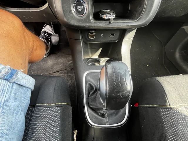 Citroen c3 1.2i puretech shine 82, 2017 - afbeelding 2 van  35
