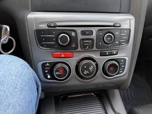Citroen c4 1.6 e-hdi feel etg 115 at,2015 - afbeelding 4 van  27