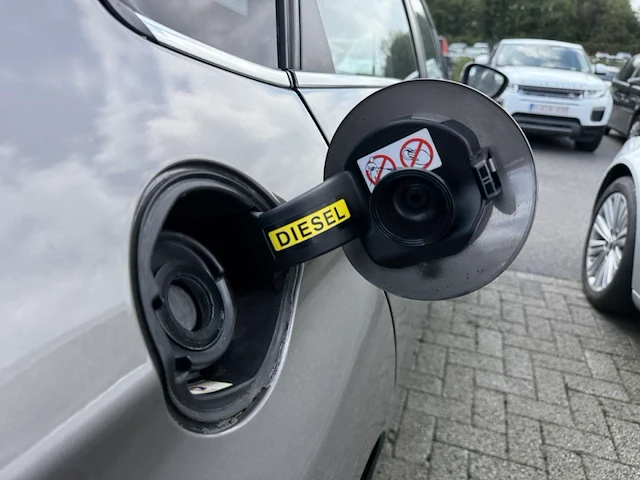 Citroen c4 1.6 e-hdi feel etg 115 at,2015 - afbeelding 13 van  27